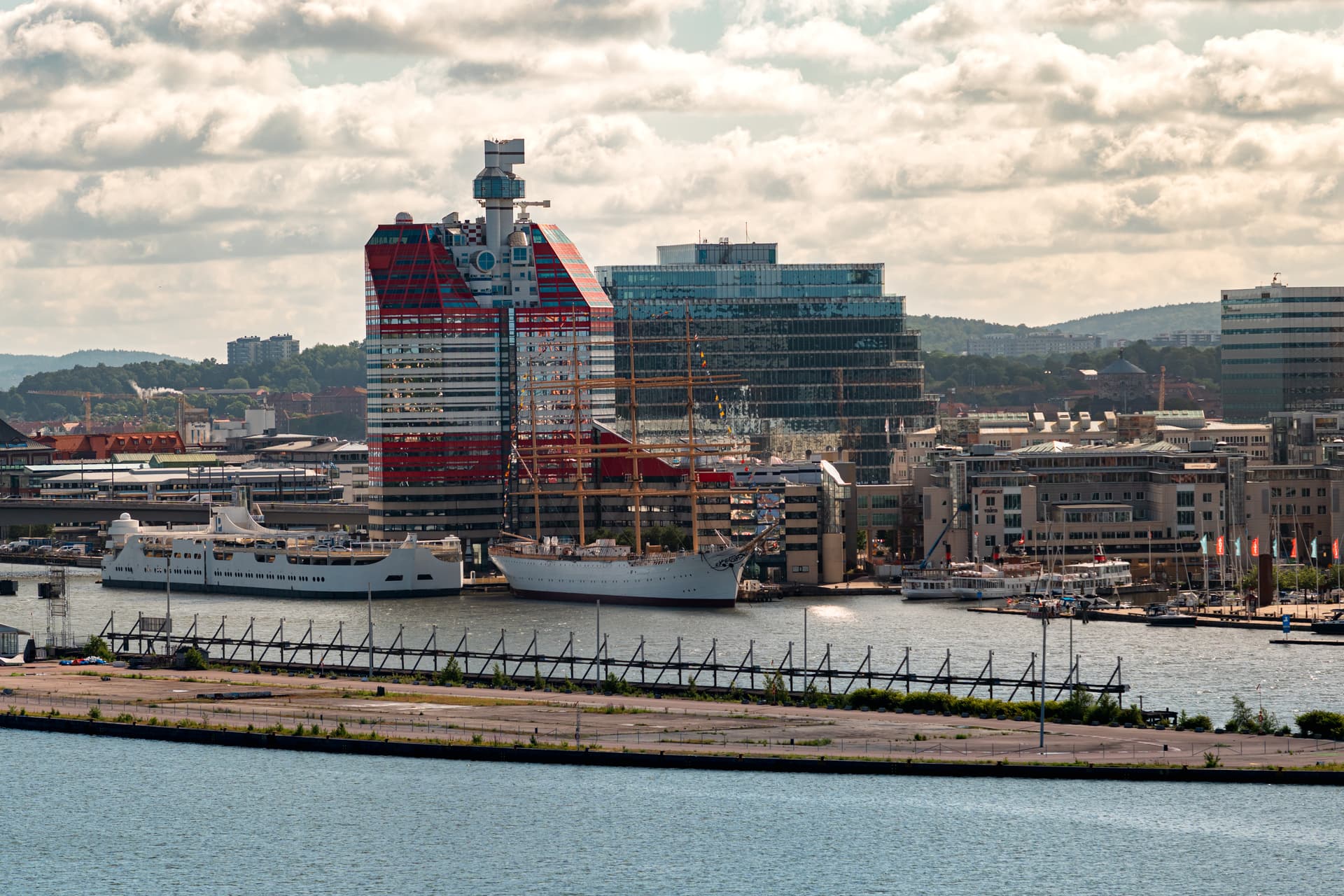 PS521835.jpg