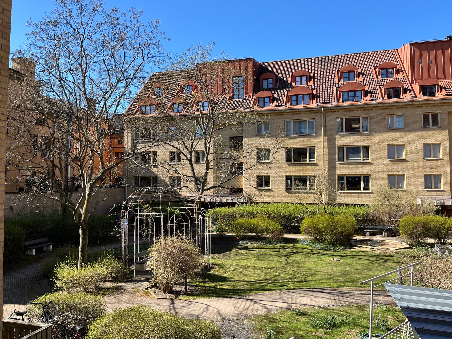 Utsikt balkong kök.jpg