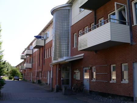 Baksida lägenhetsentré.JPG