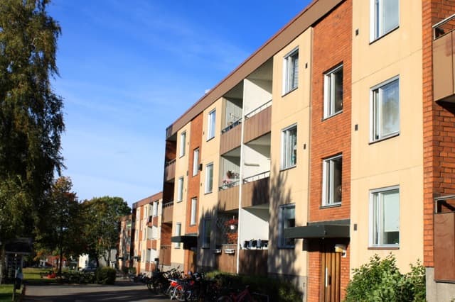 Bild_10 Madlyckevägen Fasad-Blå himmel.jpg
