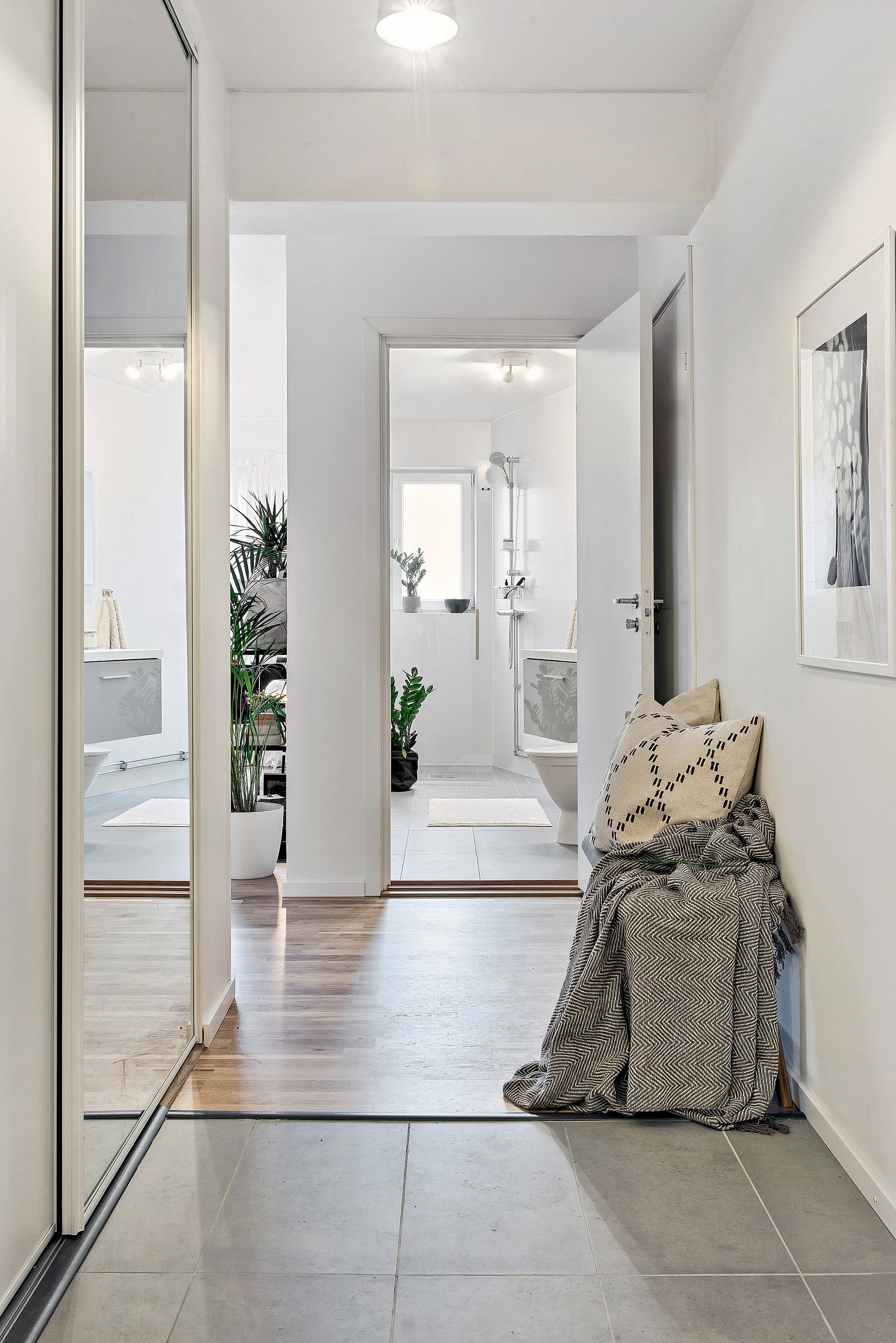 Hall med skjutdörrar.jpg