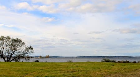 Bild_28 Utemiljö -gräs o sjö.jpg