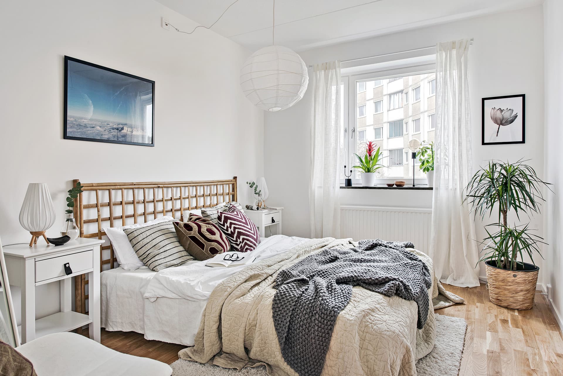 Sovrum med dubbelsäng 2.jpg