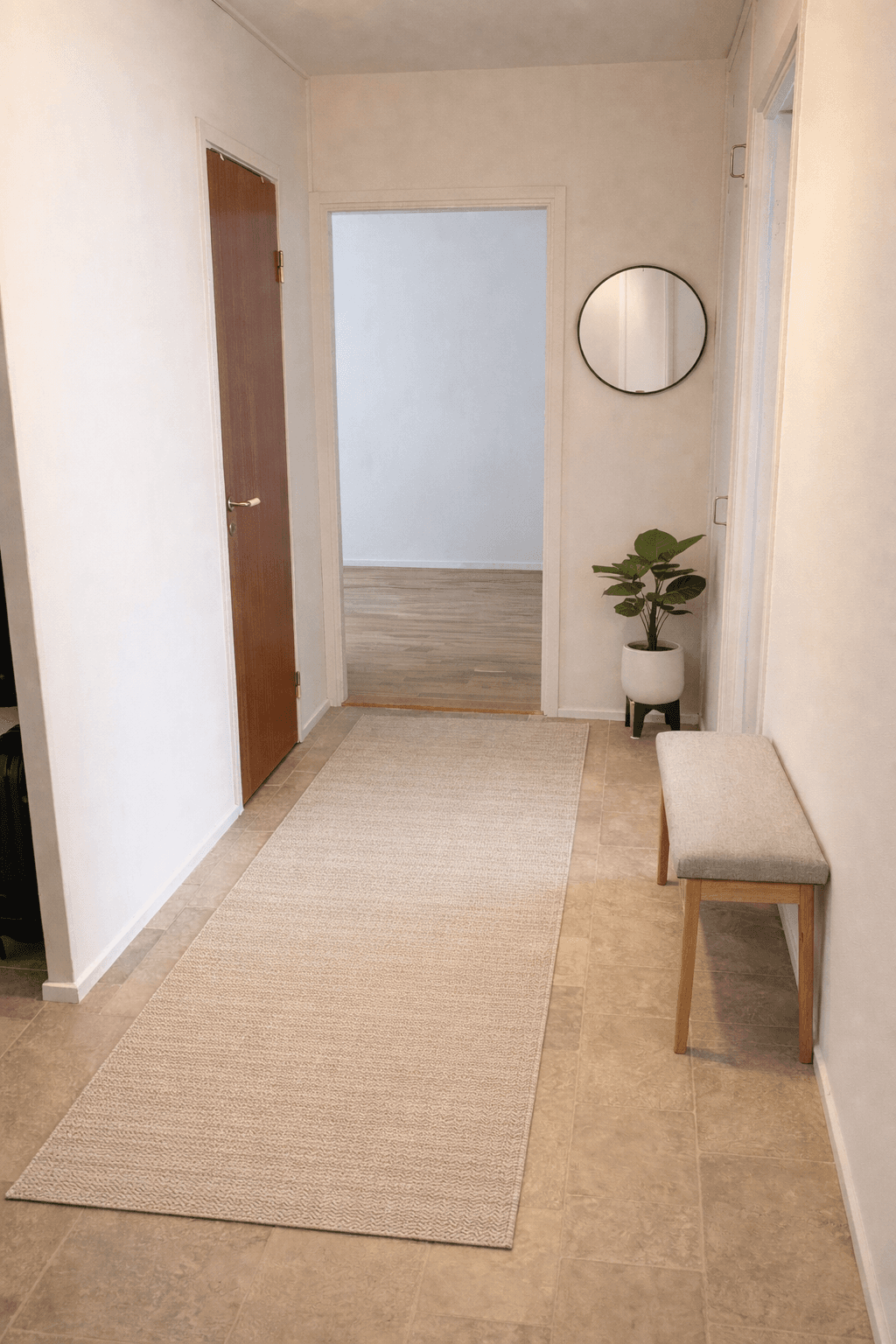 ds70194-1030hall.png