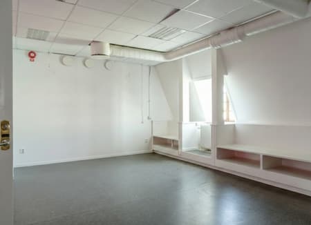 Öst - Tömd bild.jpg