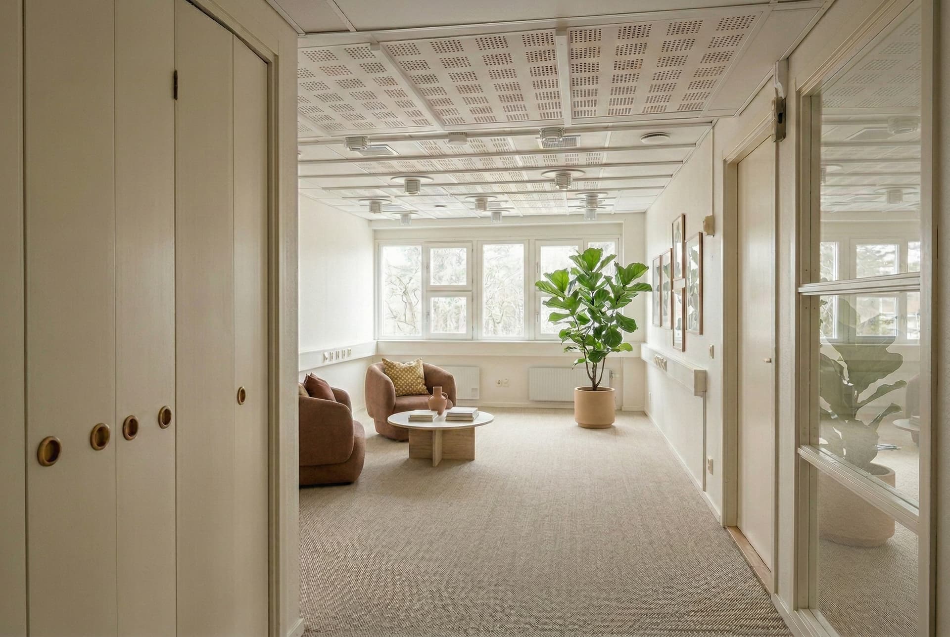 renderad hall 2 med krukväxt.jpg