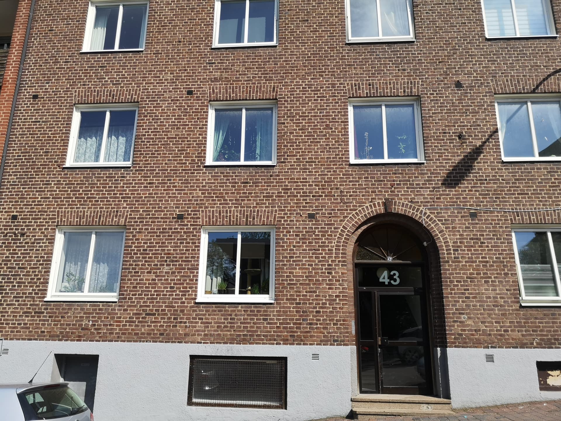 Nytorgsbacken 43 FASAD1.jpg