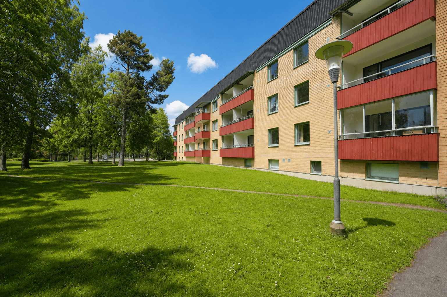 Renderad Kuskgatan sommar.png