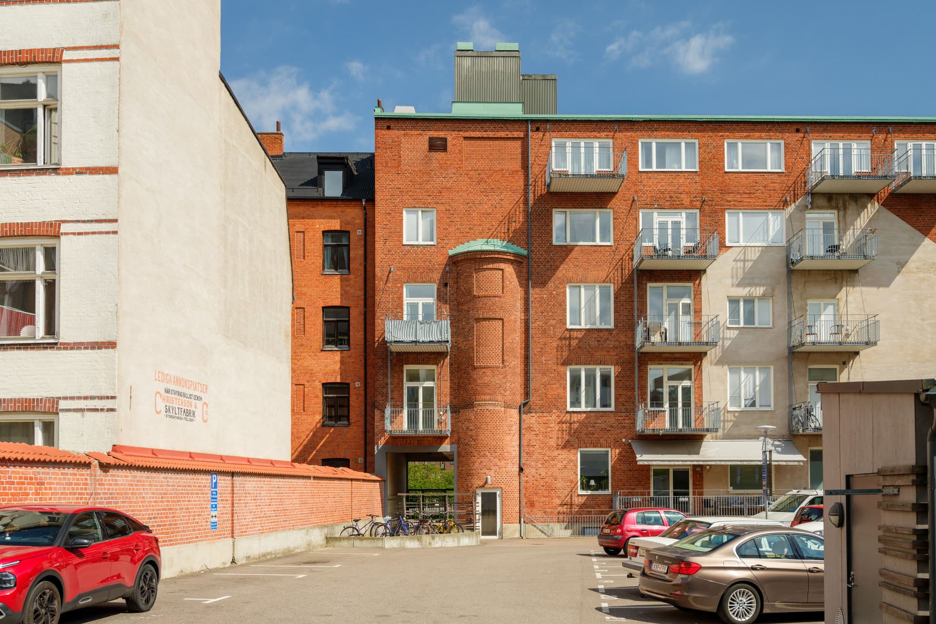 820421-421-1_004.jpg