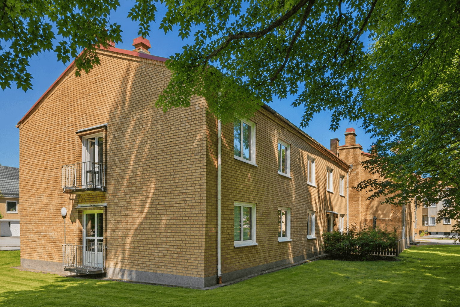 Renderad Slättbergsv. 22 baksida, juni 2026.png