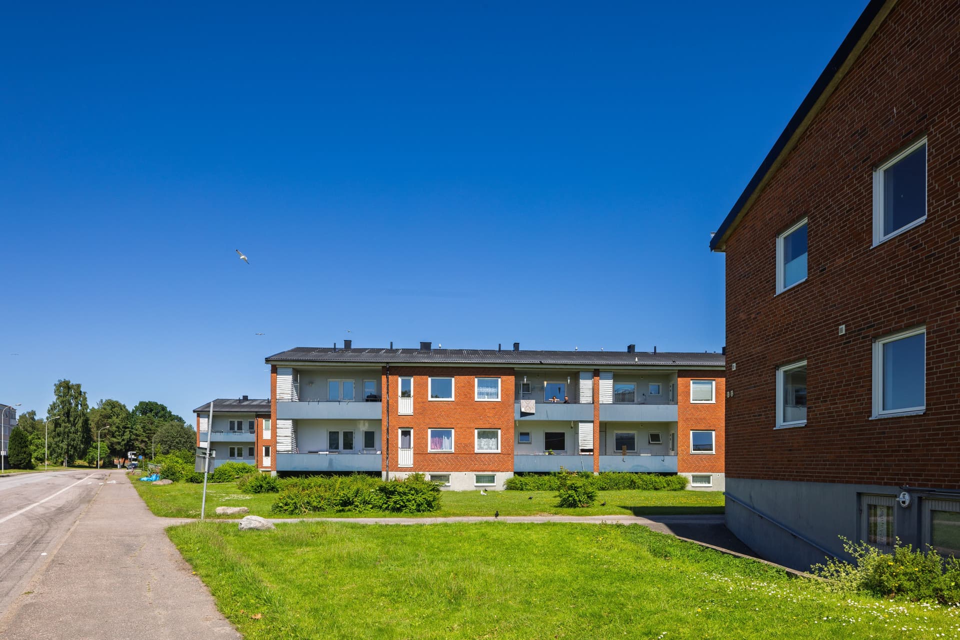 Sommar Slåtterv. 74-76 balkonger, juni 2026.jpg