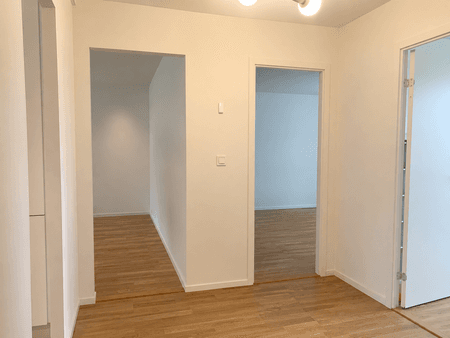 5005-1633 Hall2.png