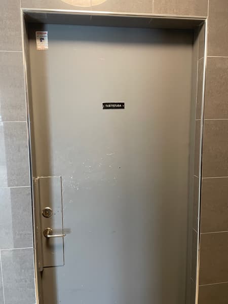Tvättstuga entrédörr.jpeg
