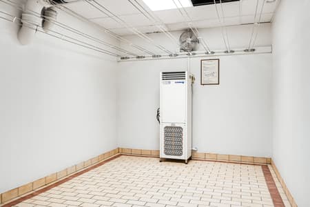 694305-421-1_027.jpg