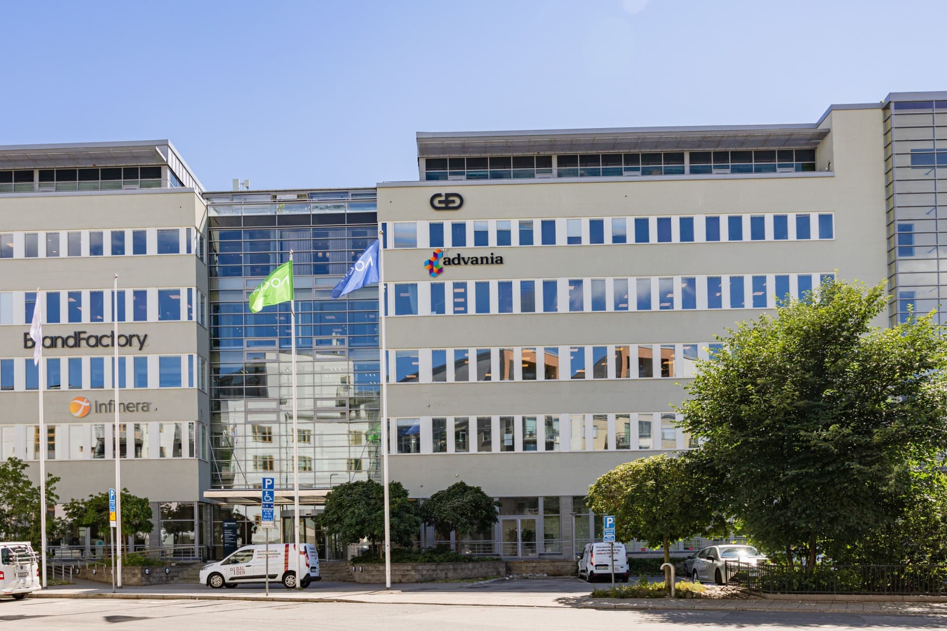832257-420-1_002.jpg