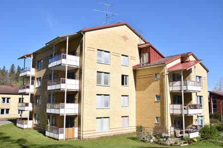 Safiren fasad höghus(balkongsida).jpg