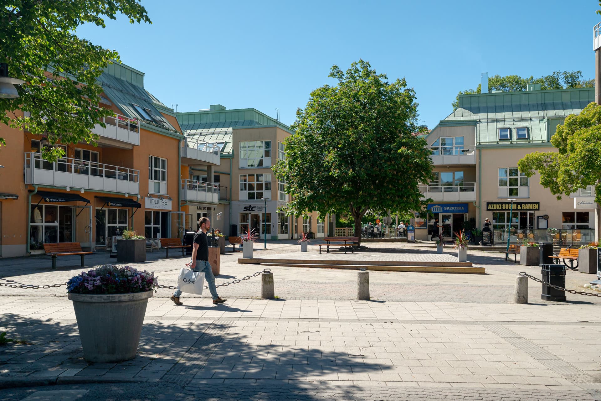 824883-421-1_010.jpg