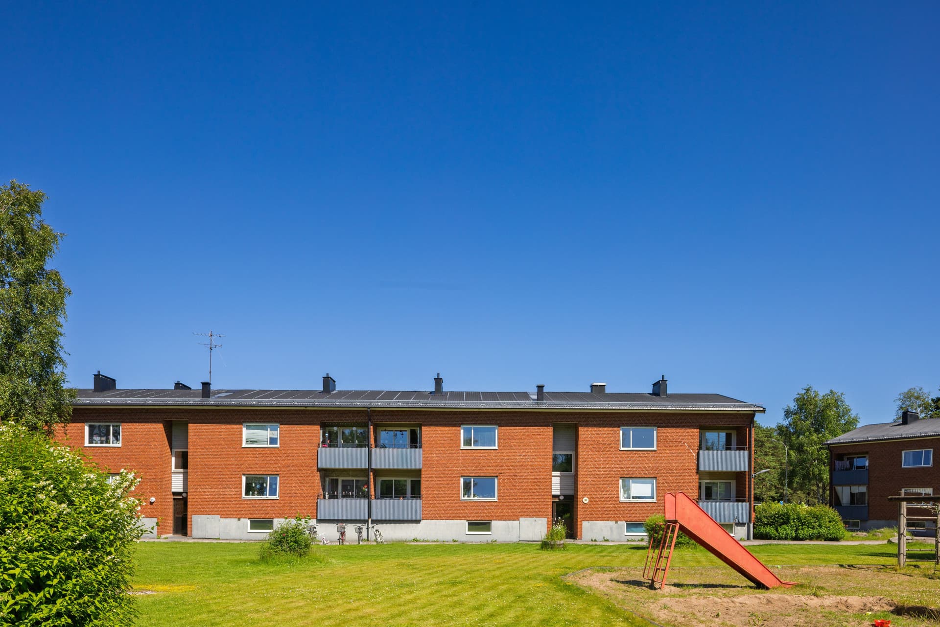 Sommar balkonger Slåtterv. 101-103, juni 2026.jpg