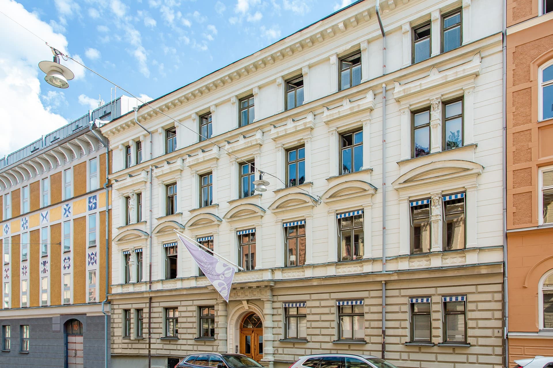532029-421-1_002.jpg