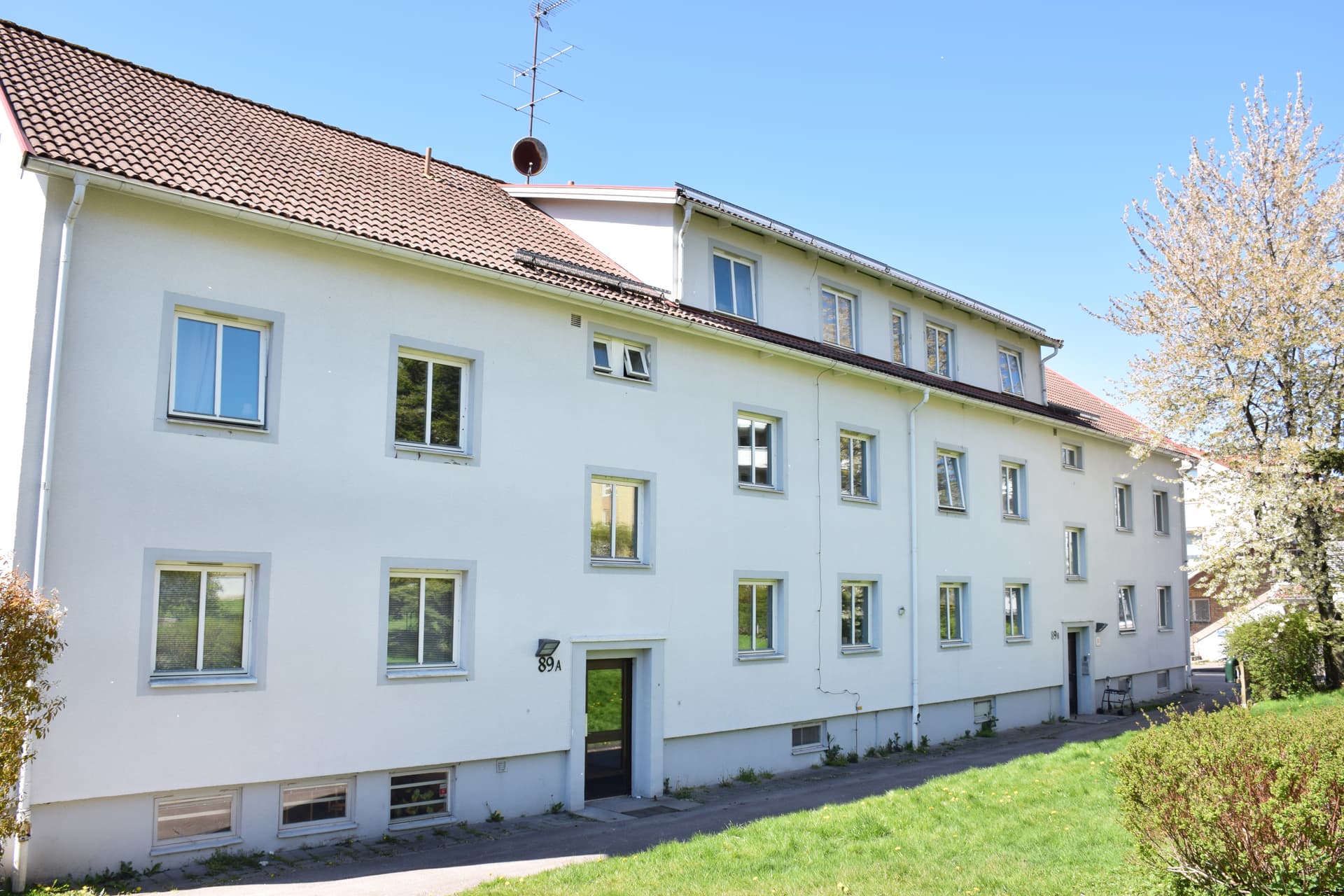 Göteborgsvägen 89 fasad (baksida).JPG