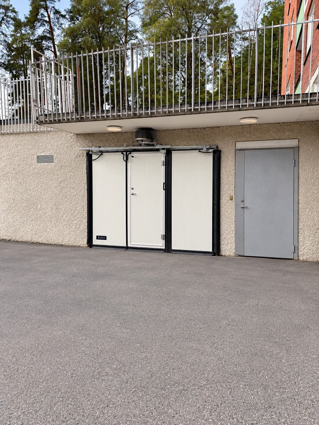 rödklinte garage 3.jpg